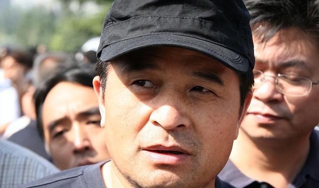 毕福剑女儿遭批“不男不女”，像肌肉发达的猛男，将父亲老脸丢光