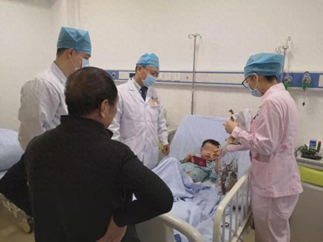 11岁男孩患胰腺炎，三个月后发展成癌症，医生呵斥：怎么能吃这些