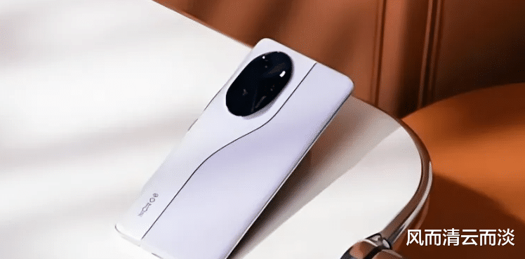 榮耀果斷“發(fā)飆”，從3399元跌至1979元，高端機淪為低端市場