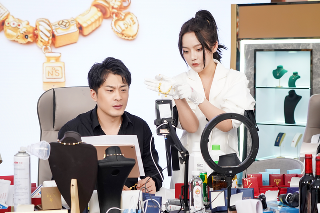 辛巴的一声“滚”，彻底戳穿了杨颖的惨淡，但7.9亿的销售额值了