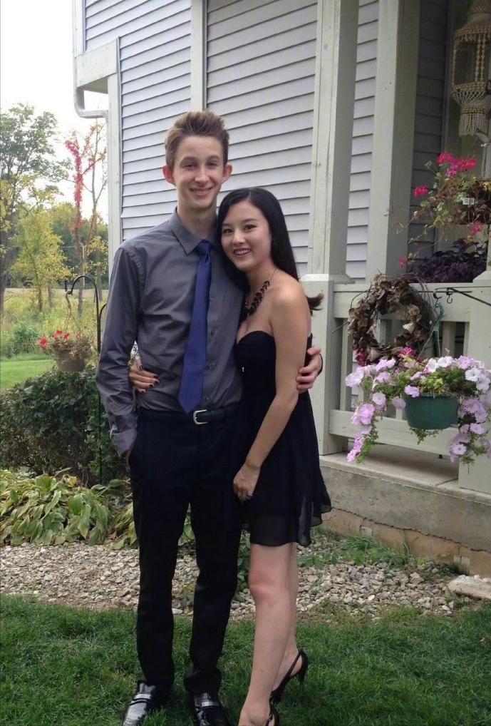 白人男性寻找宋祖儿后续！男方注销账号，宋祖儿与异性亲吻照曝光