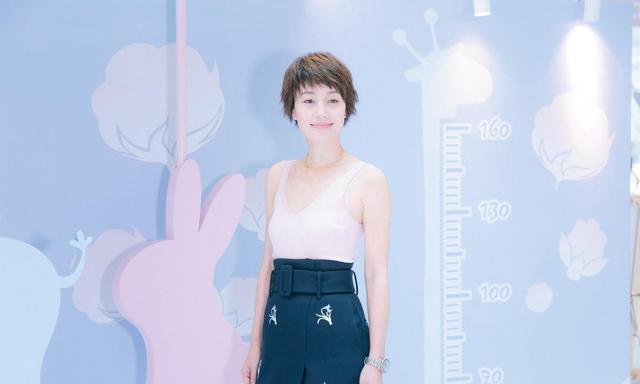 她曾提倡女人不要“除毛”而取悦他人,坚持做自己,才会风采一生