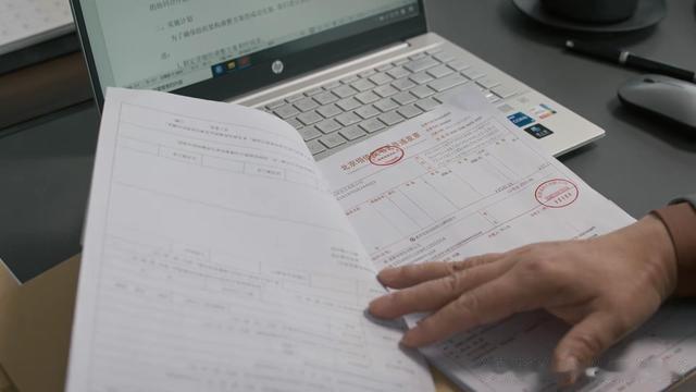 《凡人歌》直到沈琳挡了老处女的财路,原配出现,才懂老同学邪心