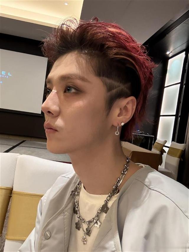 认错不认输,鹿晗道歉后又发布声明,态度720度转弯,将发起维权