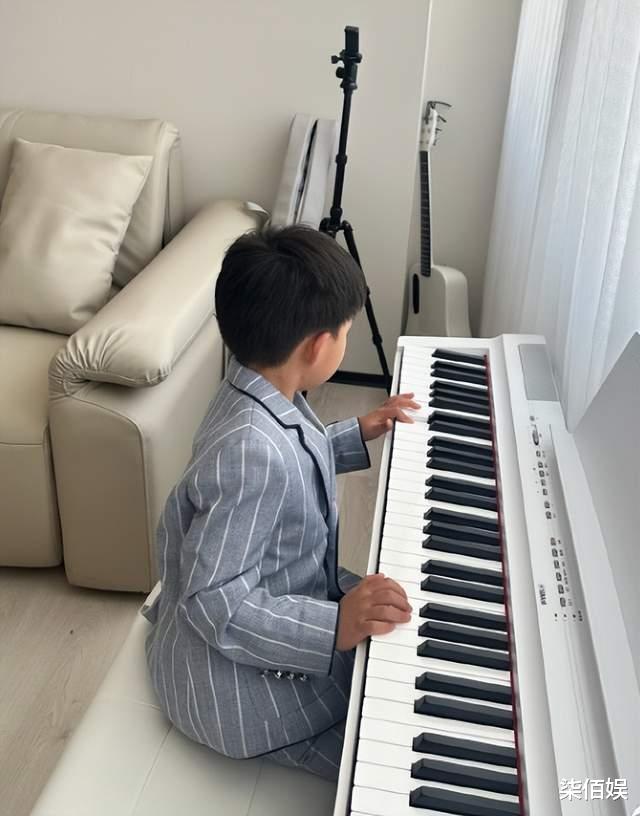 苏醒小11岁妻生俩儿后仍不封肚,廖语辰晒婴儿车亲口承认追生三胎