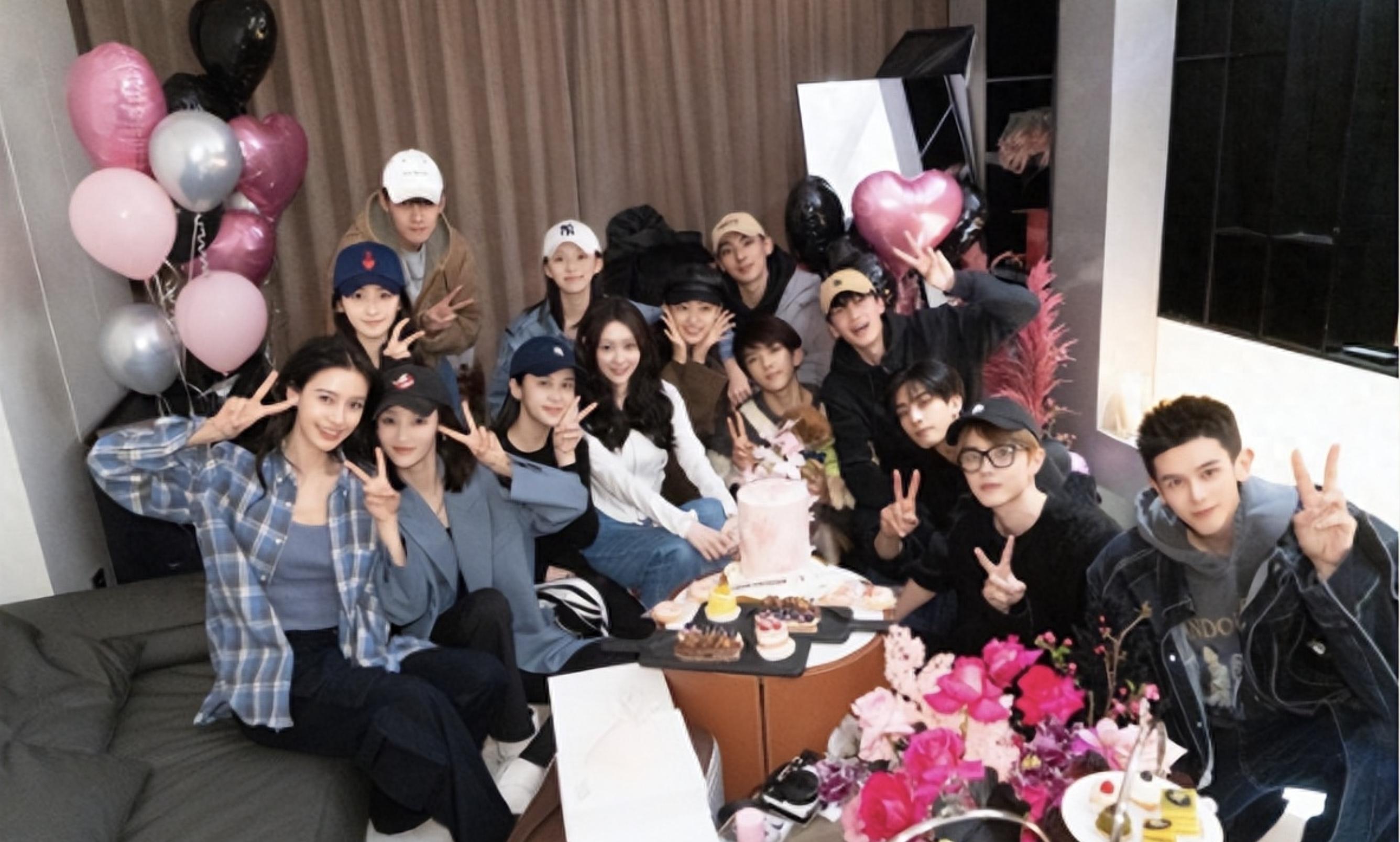 离婚不到2年,没了黄晓明庇护,Angelababy遇上事儿连话都不敢说