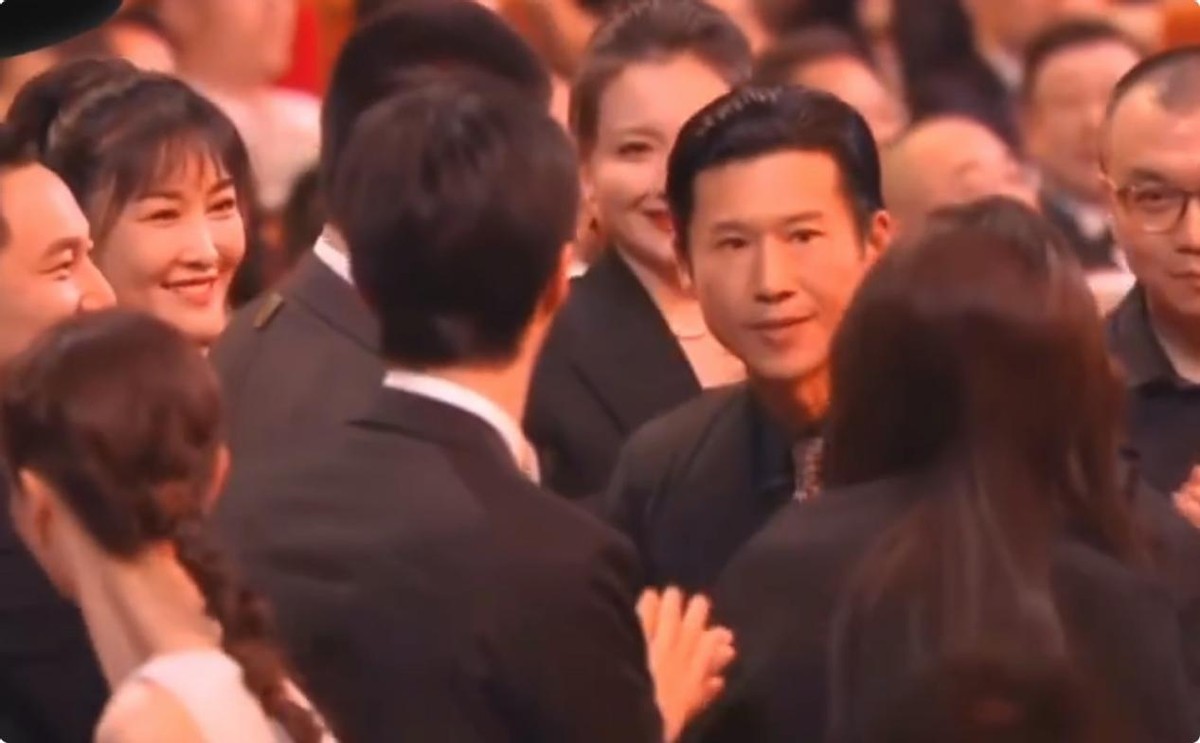 金鸡奖这一夜,众望所归无人问津,在2个演员身上体现得淋漓尽致