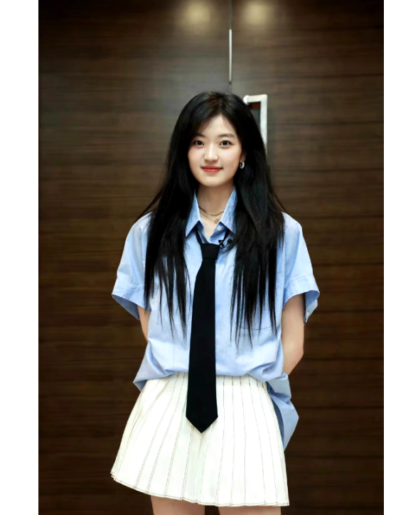 因为长得好看，三次拒绝土豪的表白，如今官宣男友被网友祝福