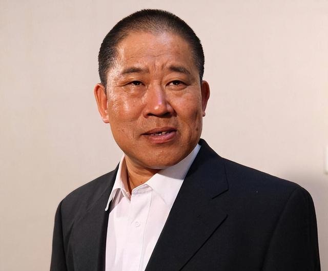他是国家一级演员,因嘴歪演了一辈子坏人,女儿是我们熟悉的她