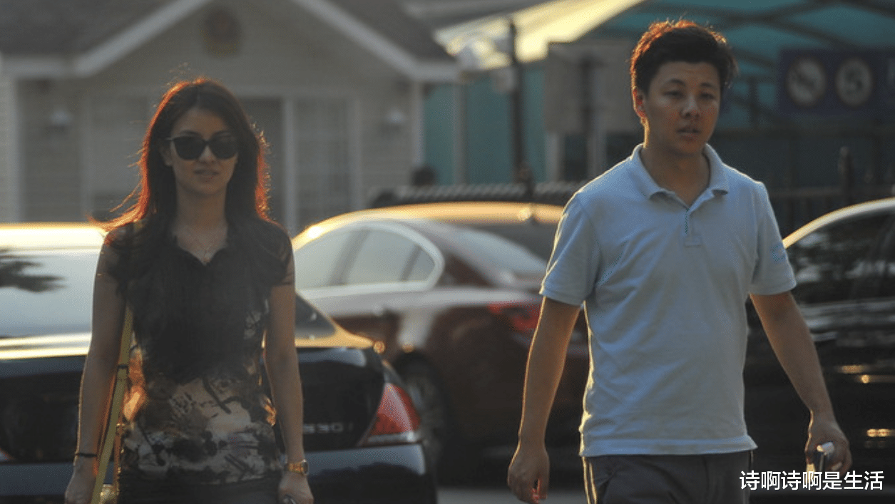 她和撒贝宁同居4年,却转身找了个富豪男友,离职央视后沦落至此