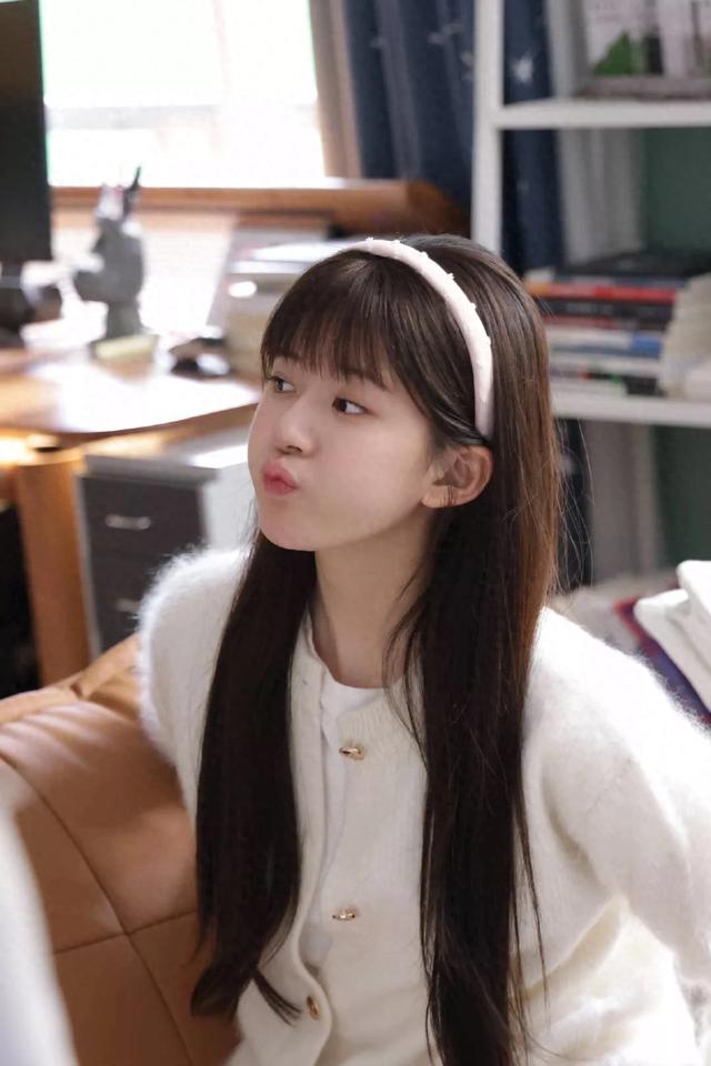 赵露思齐刘海造型