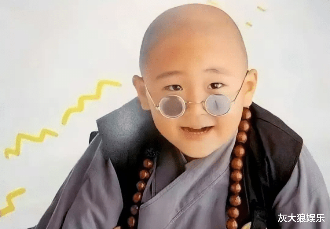 郝邵文捧老婆孕肚狂亲，曾为了继女不想要小孩，如今带货风生水起