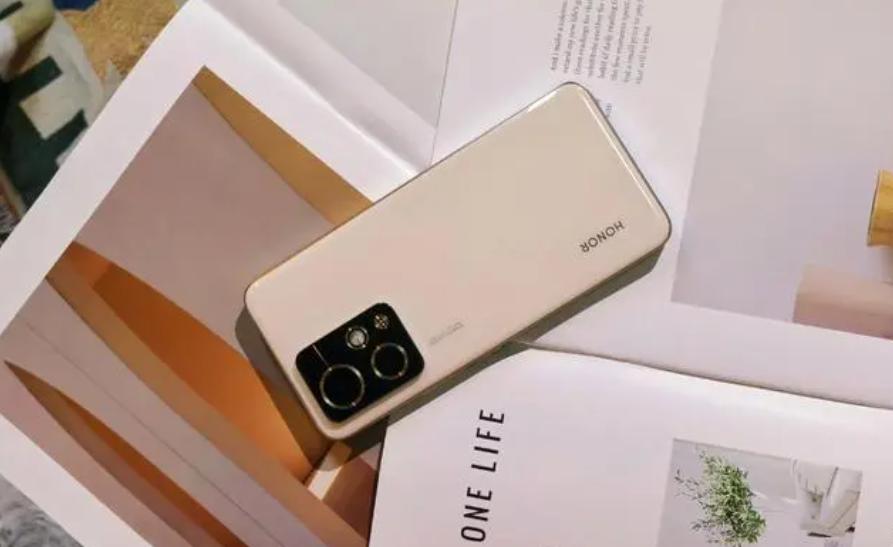 手机界“新卷王”:这4款拥有超高的使用体验,或可平替高端机