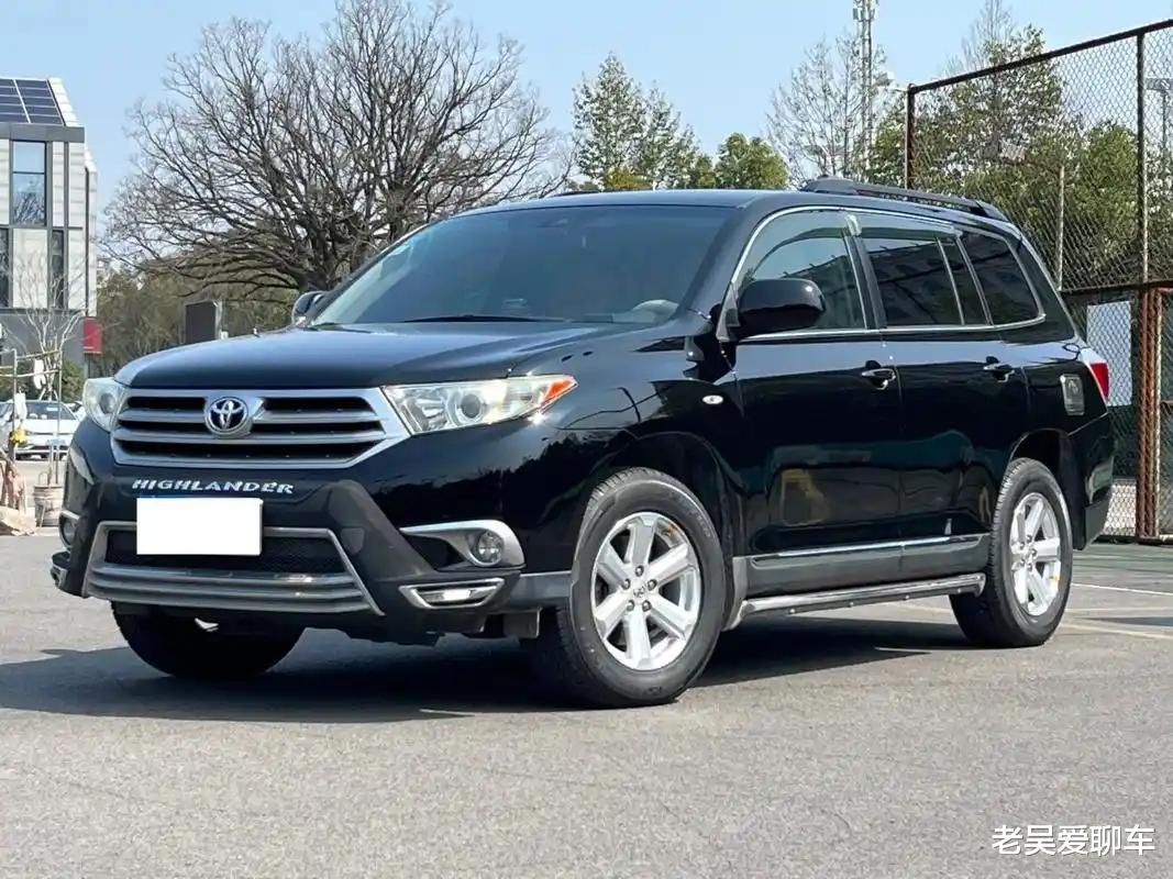 丰田汉兰达“跌冒烟了”，23.58万起的七座SUV，真香还是入坑？