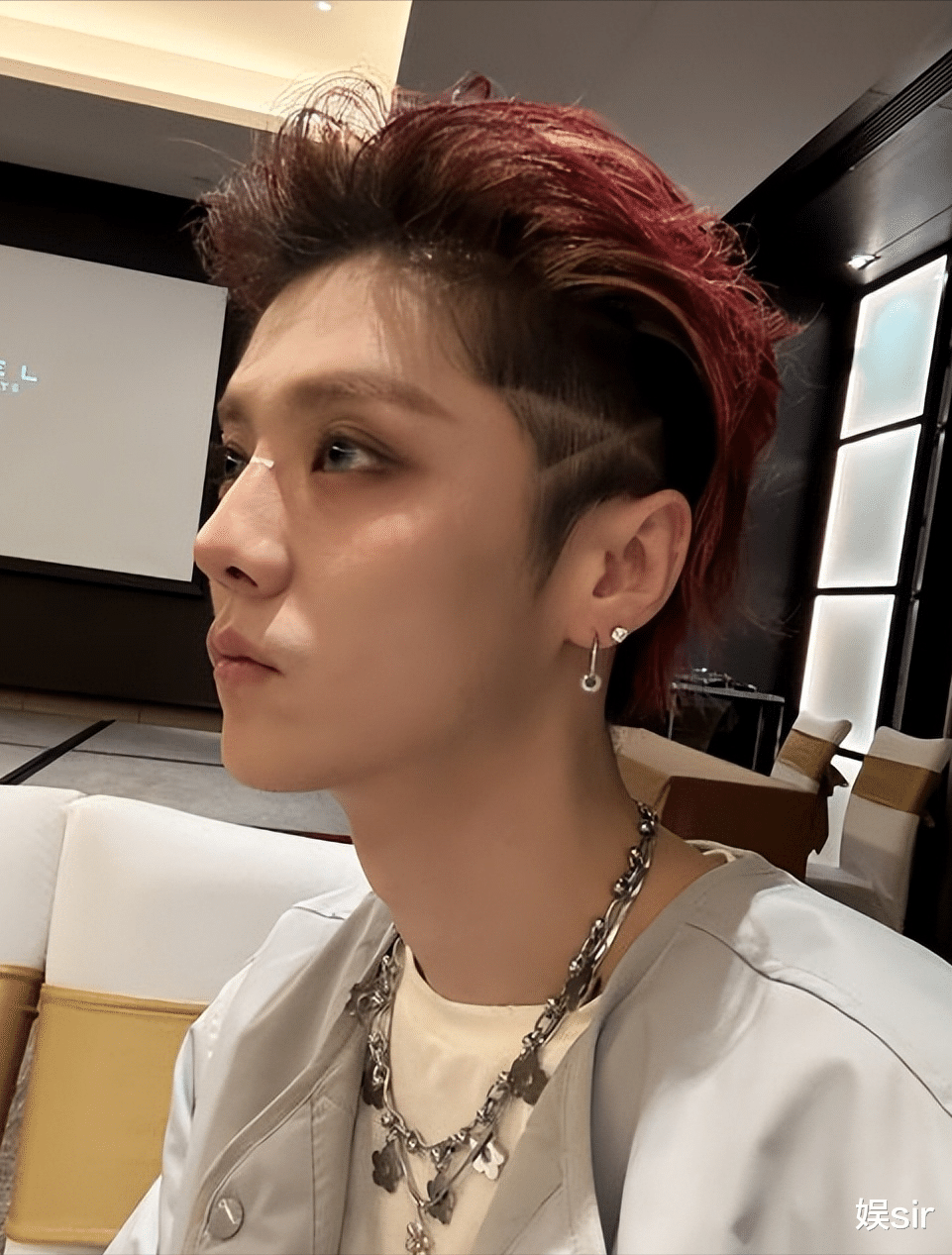 外网曝鹿晗涉毒,网友喊话关晓彤分手,鹿晗事件牵扯李明德张颂文