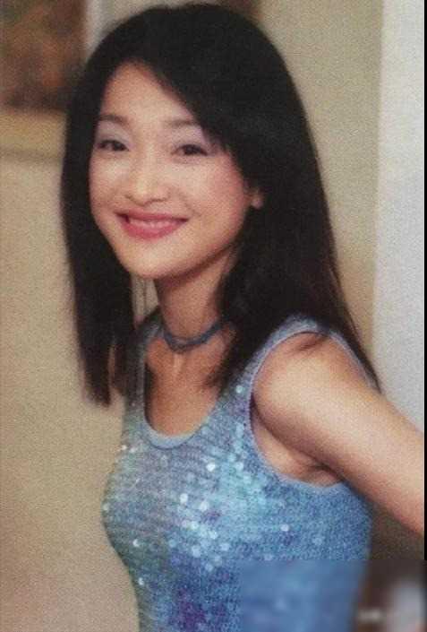 周迅17岁人体画曝光!26幅神作现价值千万,惊艳画坛!