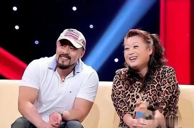 张海燕:专注“网恋”,老牛吃嫩草,抱小28岁“高富帅”丈夫