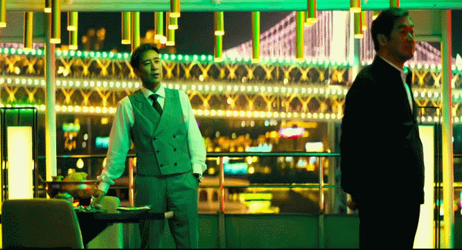 看到张艺谋的新女主角，再看王家卫的李宛妲，有对比才有差距