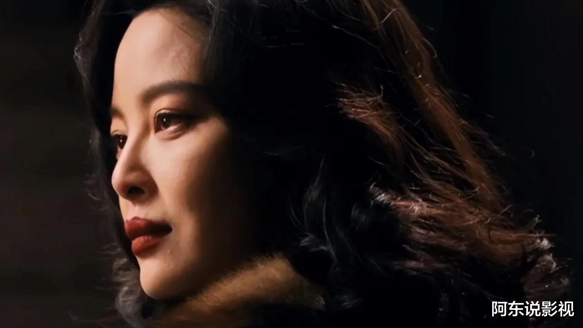 好家伙!当辛芷蕾扮演的特工一登场,扯下多少扮演女特工演员的脸