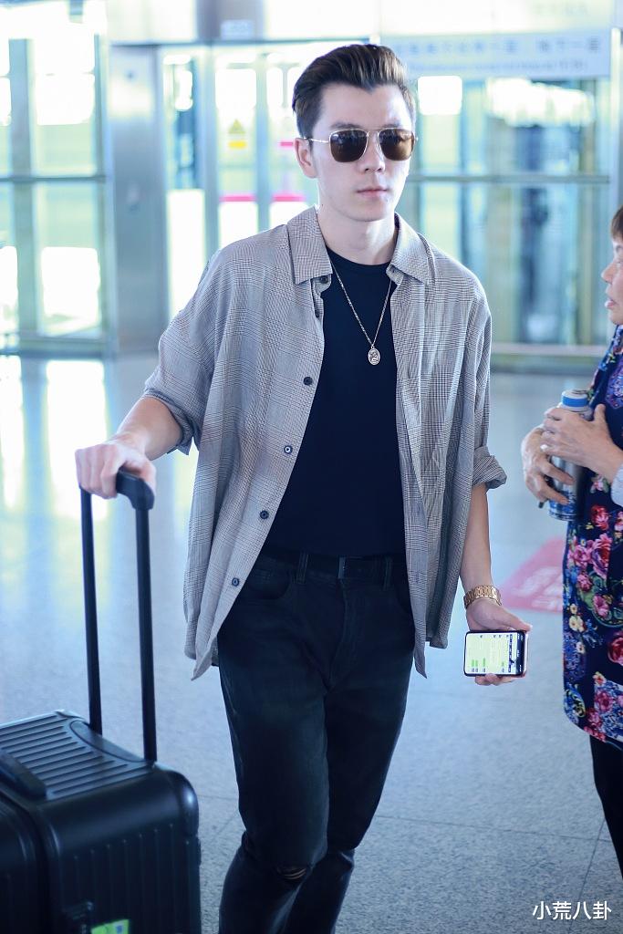 萧敬腾,赵丽颖,王栎鑫,贾玲,刘浩存,周冬雨,迪丽热巴