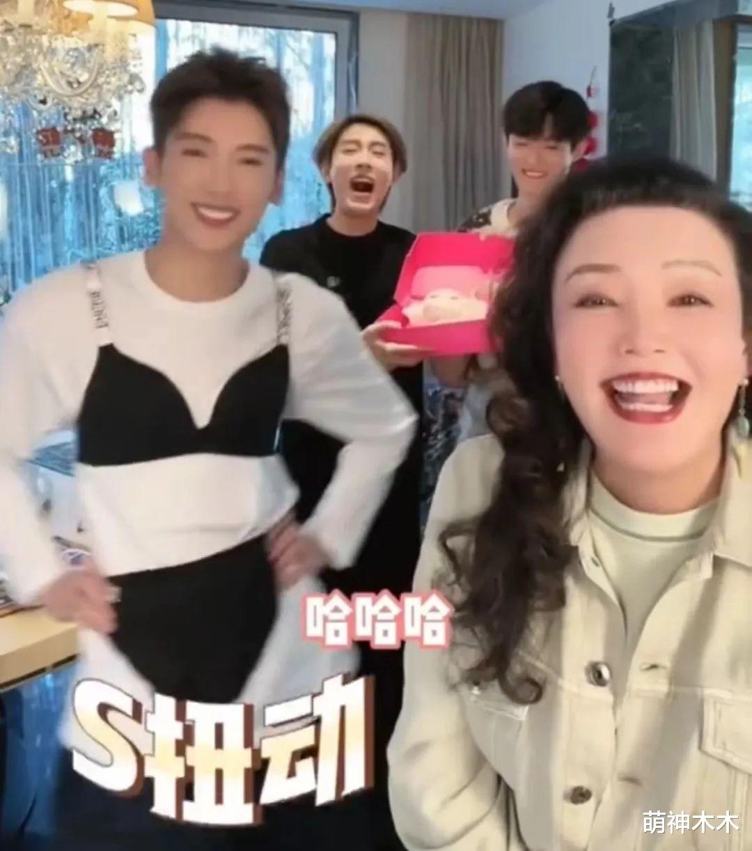 张兰模仿大S被骂无底线！直播间遭警告下线，本人回应否认模仿