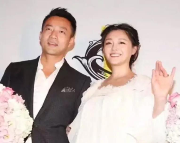 汪小菲带未婚妻享受韩国美食,点前妻爱吃的醉蟹,被嘲放不下大S