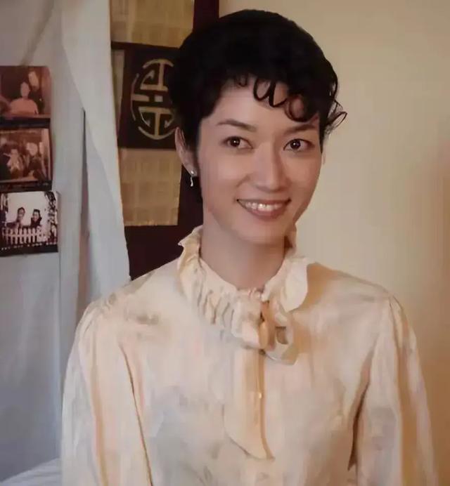 日本演员来中国跑龙套十年，靠《伪装者》走红，二次嫁给中国小伙