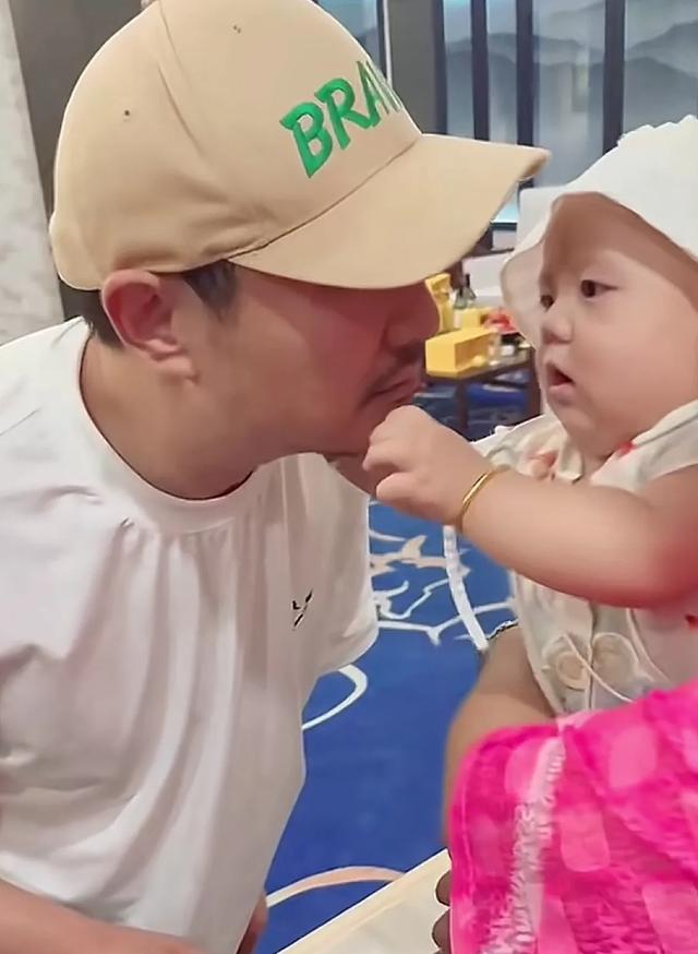 沈腾回齐齐哈尔探亲!家宴罕曝光,菜系太硬了,腾哥坐上菜口讲究