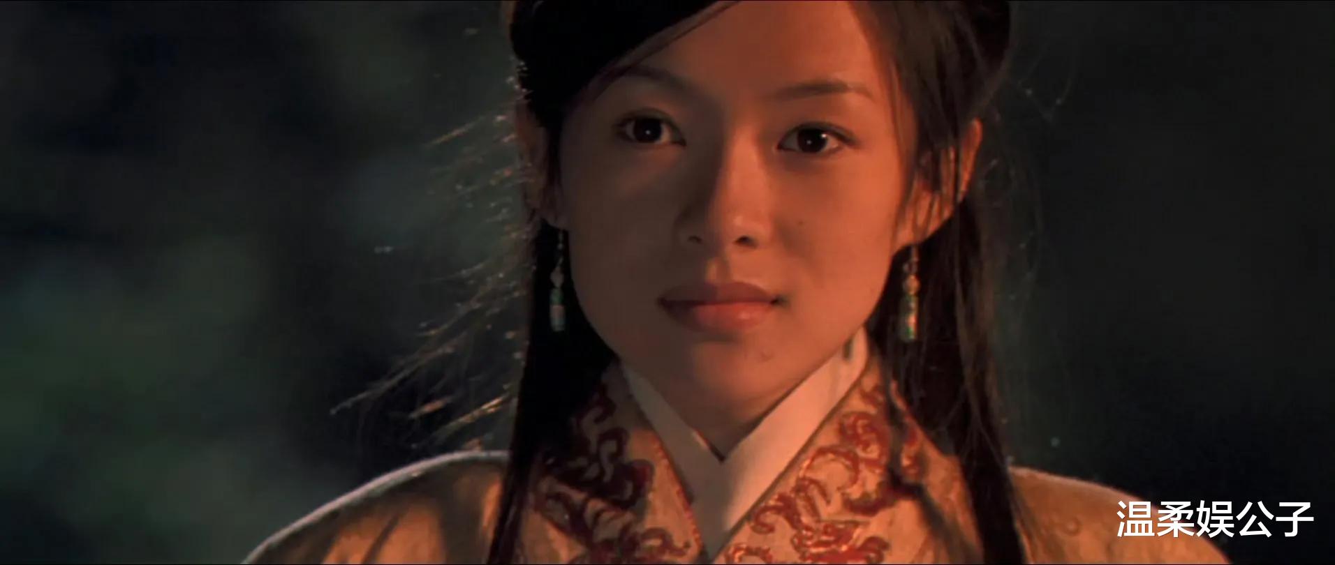 章子怡第一次上春晚,工作人员被其美貌“惊到了”,她当年有多火