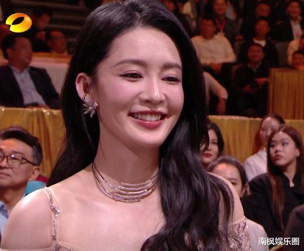 金鹰奖这一夜，人情冷暖，咖位高低，在赵丽颖身上体现得淋漓尽致