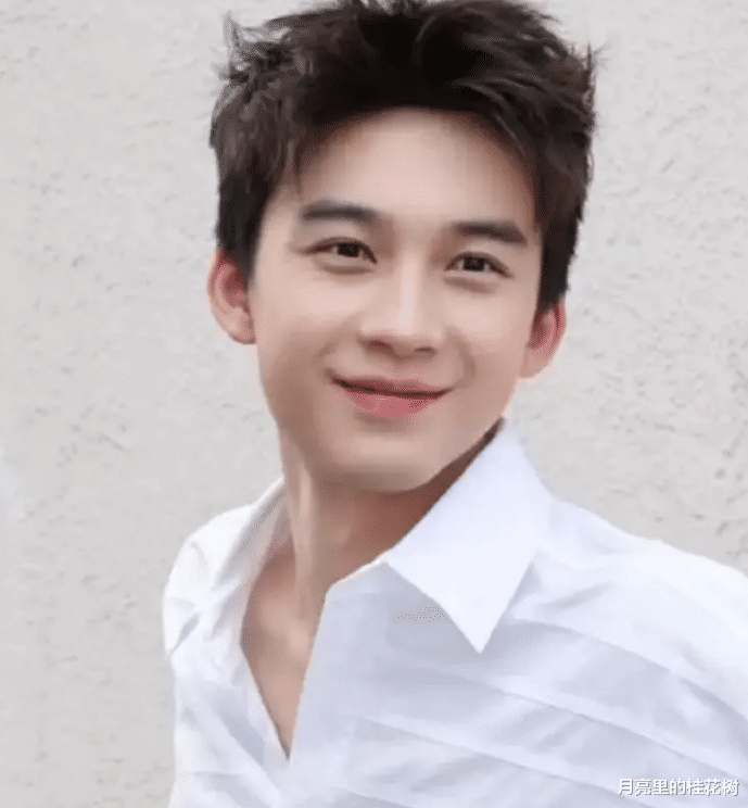 于正又新签艺人了！8月24于正新签的05小生正式官宣，戏好颜值高