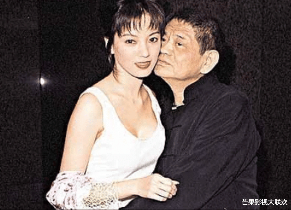 陈宝莲跳楼21年,儿子被王菲经纪人抚养长大,模样酷似干爹黄任中