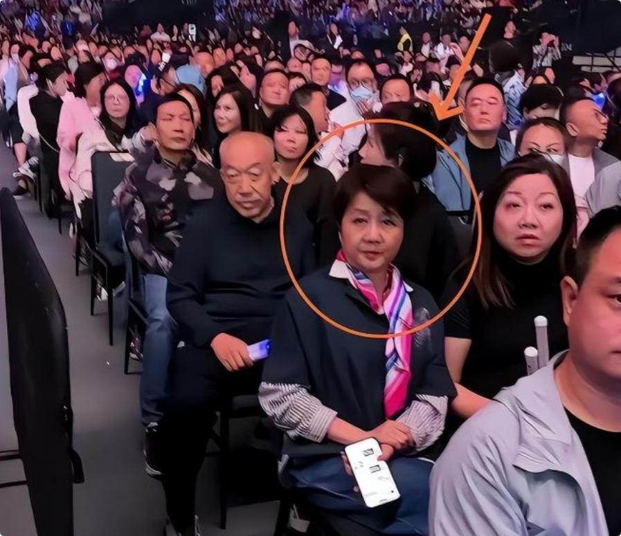 2025央视春晚彩排路透曝光，春晚混子再次现身引网友热议