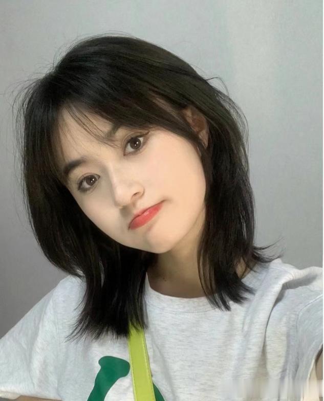 “发型”对女人颜值的影响有多大？看完辛芷蕾前后对比，你就懂了