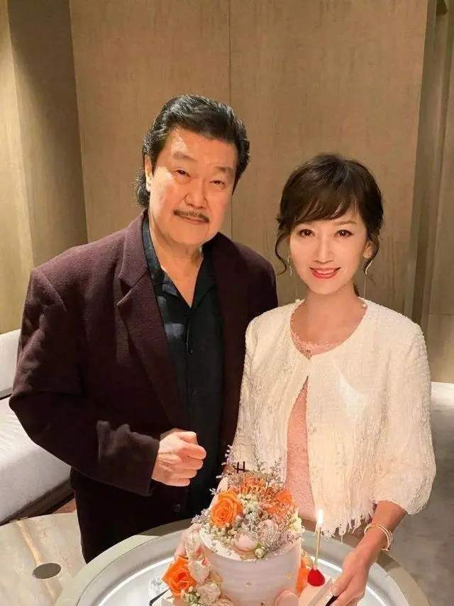 70岁赵雅芝被传去世,工作室紧急辟谣,网友却担心她跟周海媚一样