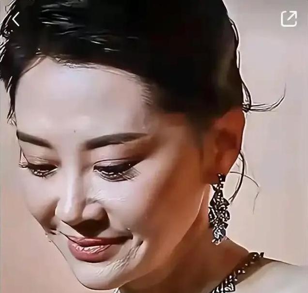 明星无滤镜全靠精修?金晨假鼻子、刘亦菲发黄牙和老态的郭富城