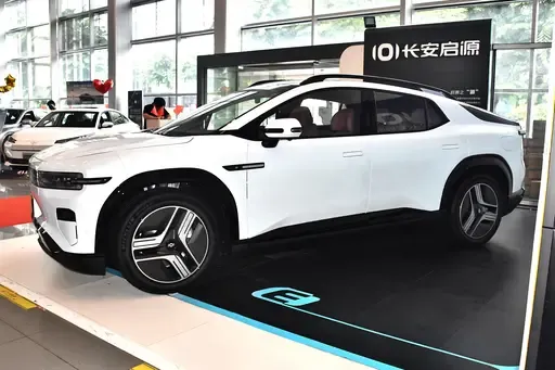 长安新研发，国产之光，开启预定，搭载自研智驾系统，预售价24.99万元起