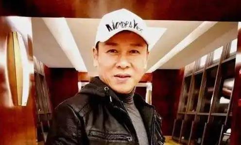 演员胡亚捷,和妻子汤静三次闹离婚,结果越吵感情越越坚固