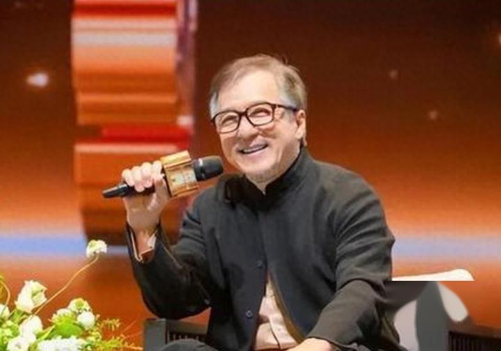 成龙70岁生日这天，江湖地位，人情世故，在他身上体现得淋漓尽致