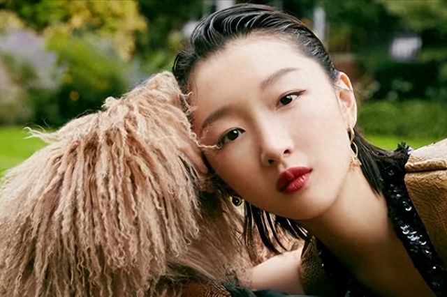 私生活混乱,与男友玩“拔萝卜”不拉窗帘,周冬雨还是暴露了本性