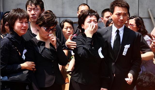 罗京：去世13年，妻子改嫁富商，儿子去了美国，母亲至今不知死讯