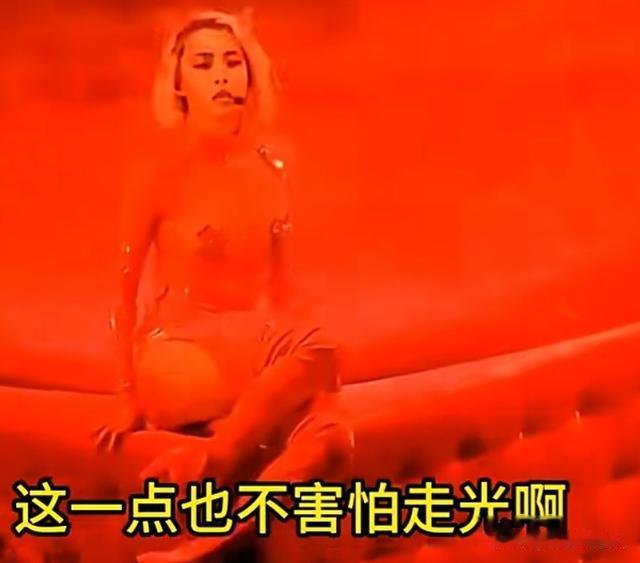 演唱会蔡依林真敢穿，肚脐眼也敢露，网友直呼大饱眼福