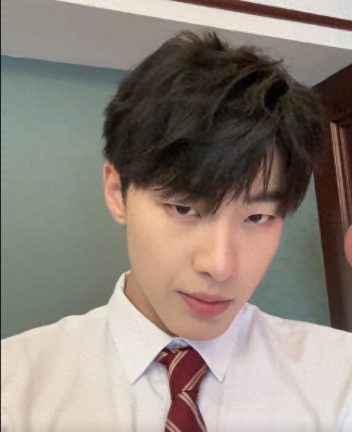 海王滕光正宣布单身,是孙怡让他滚了还是移情别恋?