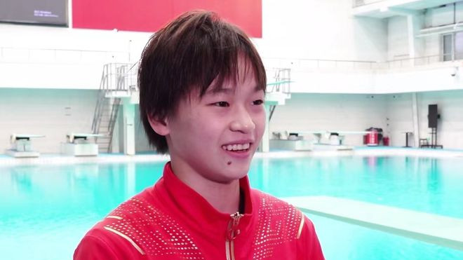 全红婵节俭人设崩塌？7000元LV小乌龟曝光，陈若琳力挺，大头同款