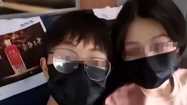 郑同学高调官宣与胡教授恋爱：两人是真爱，对其称呼太肉麻