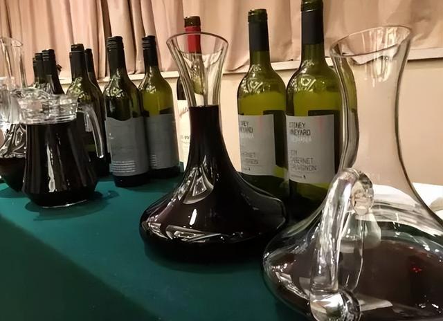 没开瓶的红酒,过了保质期还能喝吗?行家给出答案,别再被误导了