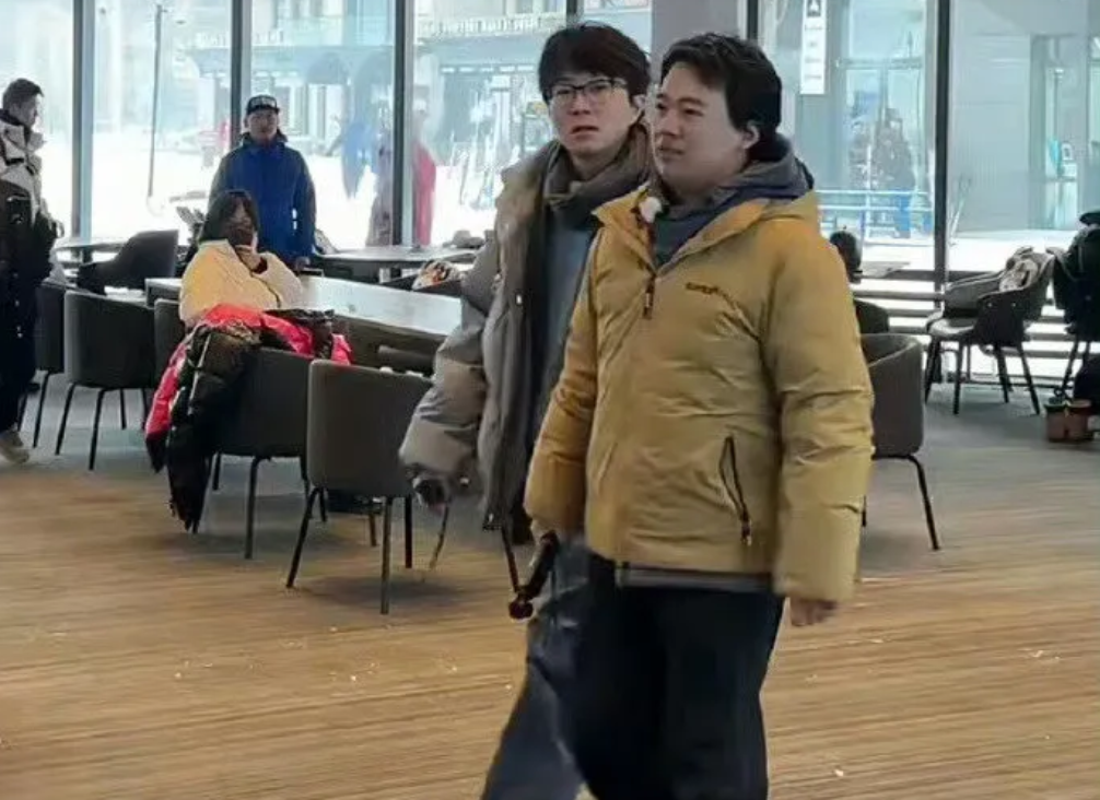 德云社少班主近照曝光，身材发福，网友：这才是我认识的郭麒麟！