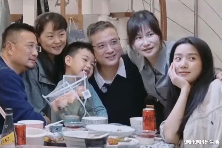 女儿卖身娱乐圈养活全家,她却嫌弃得体无完肤,连吴昕都觉得窒息