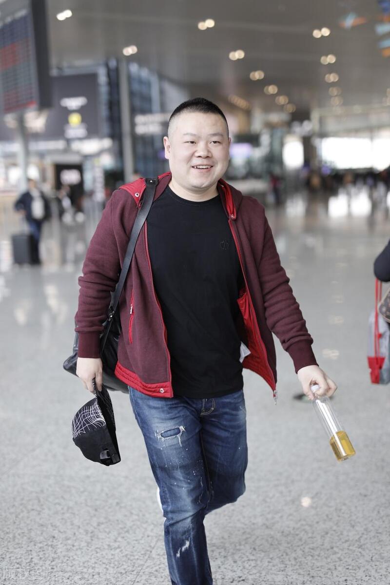 岳云鹏与栾云平为何在纲丝节舞台泪洒，背后故事揭秘