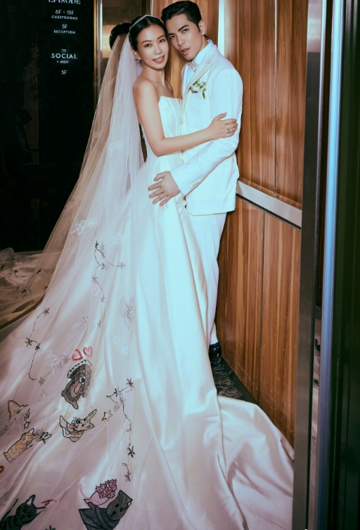 萧敬腾婚礼:林有慧戴千万钻戒,陈乔恩挺孕肚,贾静雯全家齐现身